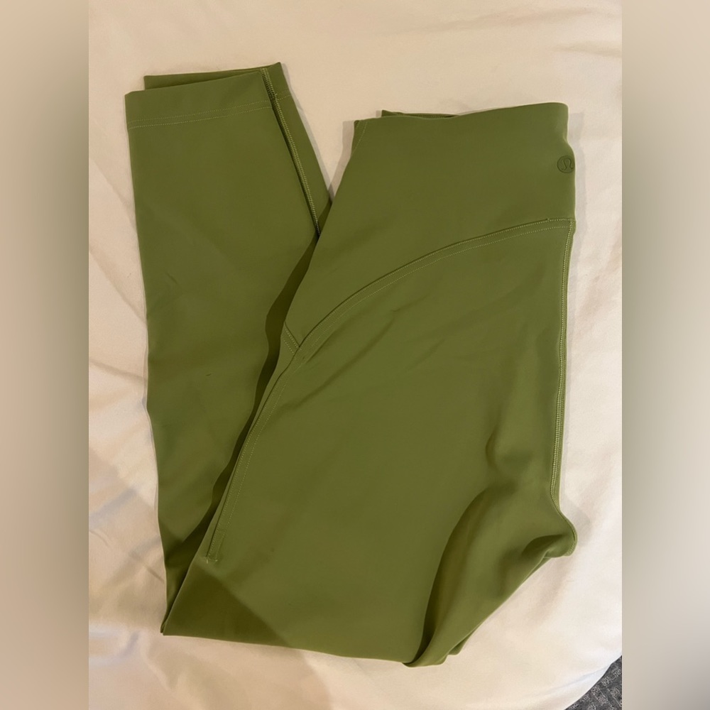 Green Lululemon leggings size 6. 7/8 length.